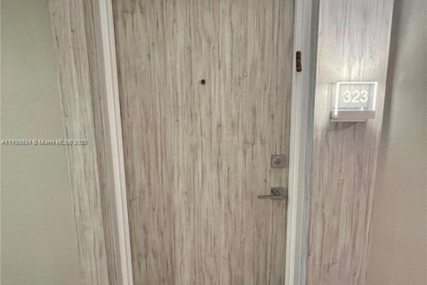 Copropriété à louer à Bal Harbour, Floride: 2 chambres, 98.1 m2 № 1485569 - photo 8