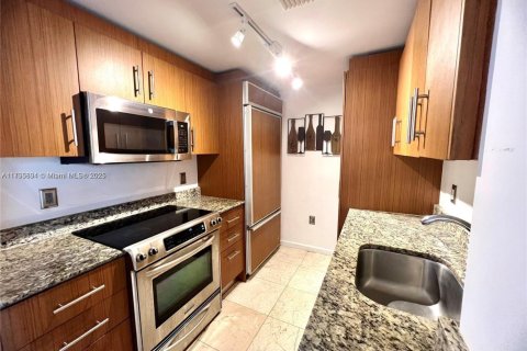 Copropriété à louer à Bal Harbour, Floride: 2 chambres, 98.1 m2 № 1485569 - photo 9