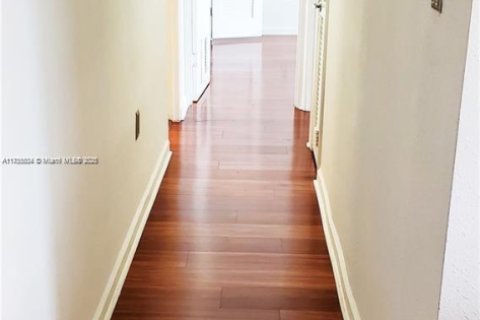 Copropriété à louer à Bal Harbour, Floride: 2 chambres, 98.1 m2 № 1485569 - photo 17