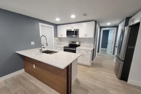 Casa en alquiler en New Port Richey, Florida, 2 dormitorios, 67.08 m2 № 2113520 - foto 6