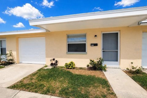 Casa en alquiler en New Port Richey, Florida, 2 dormitorios, 67.08 m2 № 2113520 - foto 2