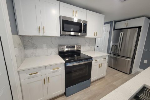 Casa en alquiler en New Port Richey, Florida, 2 dormitorios, 67.08 m2 № 2113520 - foto 8