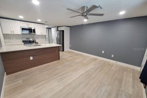 Casa en alquiler en New Port Richey, Florida, 2 dormitorios, 67.08 m2 № 2113520 - foto 5