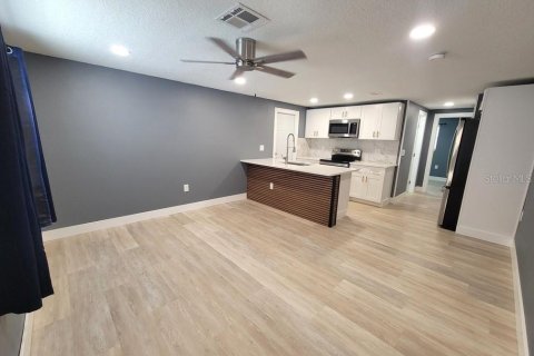 Casa en alquiler en New Port Richey, Florida, 2 dormitorios, 67.08 m2 № 2113520 - foto 4