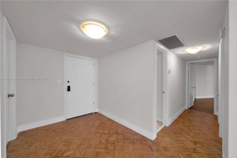 Condominio en alquiler en Key Biscayne, Florida, 2 dormitorios, 165.55 m2 № 1968767 - foto 9