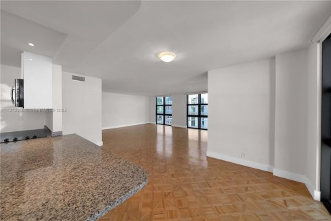 Condominio en alquiler en Key Biscayne, Florida, 2 dormitorios, 165.55 m2 № 1968767 - foto 7