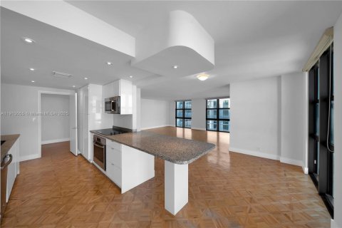 Condominio en alquiler en Key Biscayne, Florida, 2 dormitorios, 165.55 m2 № 1968767 - foto 1