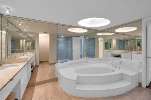 Condominio en alquiler en Key Biscayne, Florida, 2 dormitorios, 165.55 m2 № 1968767 - foto 18