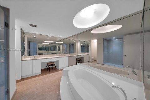 Condominio en alquiler en Key Biscayne, Florida, 2 dormitorios, 165.55 m2 № 1968767 - foto 17