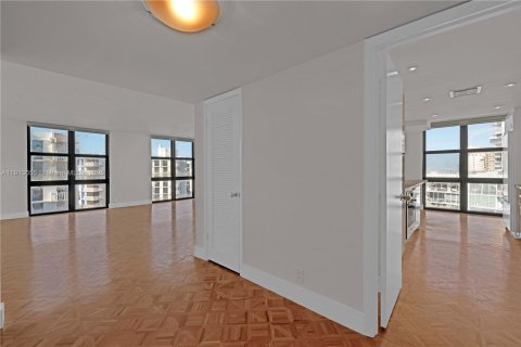 Condominio en alquiler en Key Biscayne, Florida, 2 dormitorios, 165.55 m2 № 1968767 - foto 19