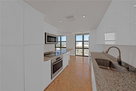 Condominio en alquiler en Key Biscayne, Florida, 2 dormitorios, 165.55 m2 № 1968767 - foto 4