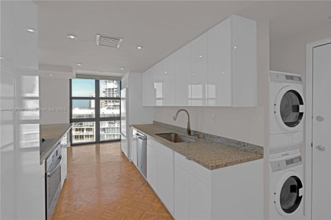 Condominio en alquiler en Key Biscayne, Florida, 2 dormitorios, 165.55 m2 № 1968767 - foto 5