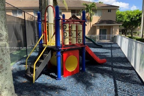 Купить таунхаус в Дорал, Флорида 3 спальни, 131.92м2, № 1924604 - фото 22