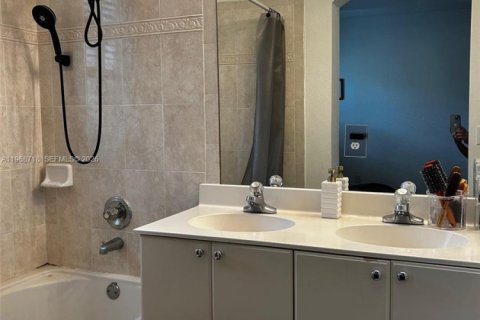 Adosado en alquiler en Doral, Florida, 3 dormitorios, 135.82 m2 № 2031719 - foto 4