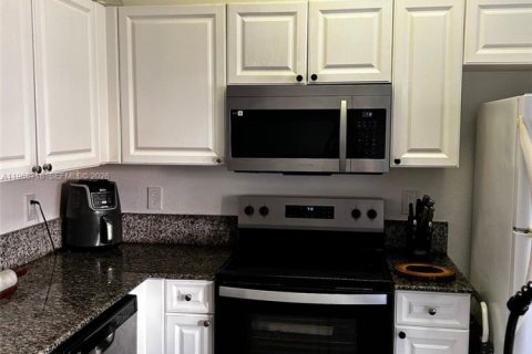 Adosado en alquiler en Doral, Florida, 3 dormitorios, 135.82 m2 № 2031719 - foto 3