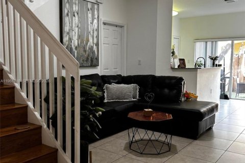 Adosado en alquiler en Doral, Florida, 3 dormitorios, 135.82 m2 № 2031719 - foto 1