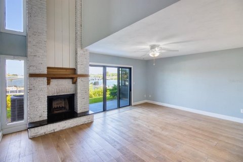 Touwnhouse à louer à New Smyrna Beach, Floride: 3 chambres, 158.12 m2 № 2384143 - photo 10