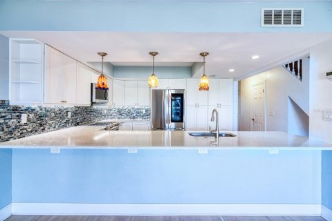 Touwnhouse à louer à New Smyrna Beach, Floride: 3 chambres, 158.12 m2 № 2384143 - photo 8