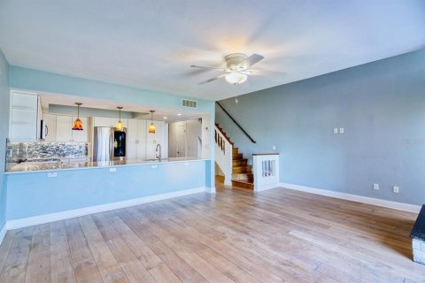 Touwnhouse à louer à New Smyrna Beach, Floride: 3 chambres, 158.12 m2 № 2384143 - photo 6