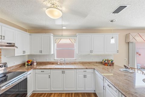 Casa en venta en Lady Lake, Florida, 2 dormitorios, 105.54 m2 № 2149815 - foto 5