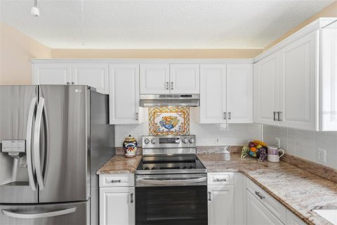 Casa en venta en Lady Lake, Florida, 2 dormitorios, 105.54 m2 № 2149815 - foto 4