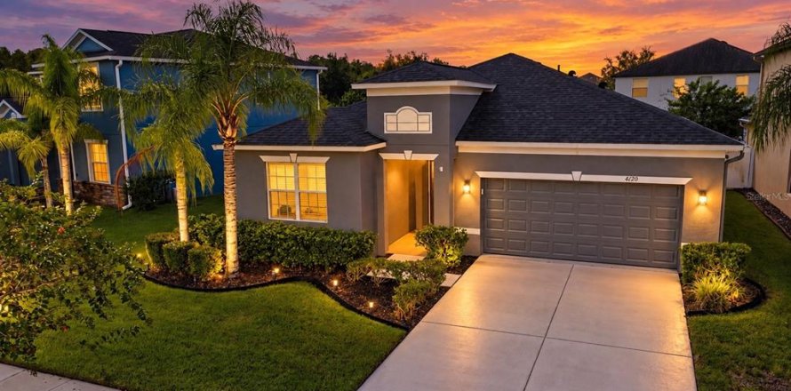 Villa ou maison à Land O' Lakes, Floride 3 chambres, 171.13 m2 № 2396606