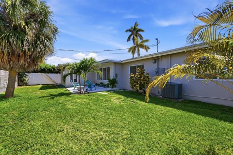 House in Lauderdale-by-the-Sea, Florida 3 bedrooms, 167.97 sq.m. № 2190993 - photo 20