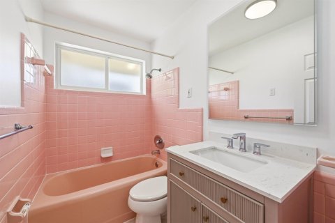 House in Lauderdale-by-the-Sea, Florida 3 bedrooms, 167.97 sq.m. № 2190993 - photo 17