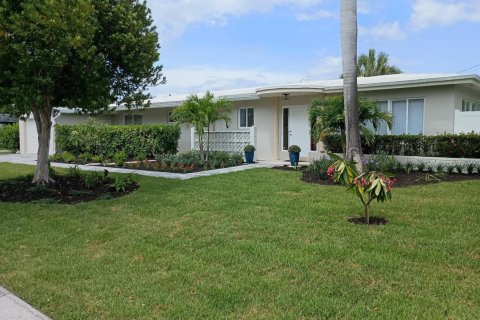 House in Lauderdale-by-the-Sea, Florida 3 bedrooms, 167.97 sq.m. № 2190993 - photo 2