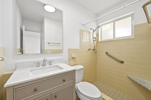 House in Lauderdale-by-the-Sea, Florida 3 bedrooms, 167.97 sq.m. № 2190993 - photo 15
