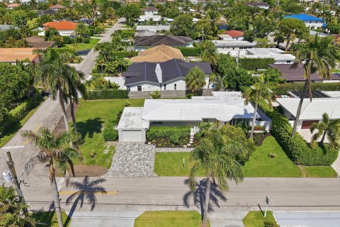 House in Lauderdale-by-the-Sea, Florida 3 bedrooms, 167.97 sq.m. № 2190993 - photo 9