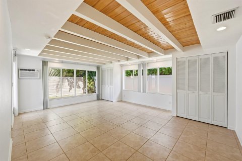 House in Lauderdale-by-the-Sea, Florida 3 bedrooms, 167.97 sq.m. № 2190993 - photo 18