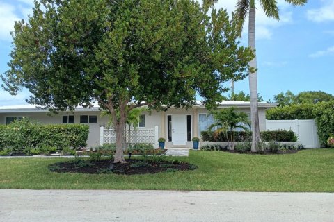 House in Lauderdale-by-the-Sea, Florida 3 bedrooms, 167.97 sq.m. № 2190993