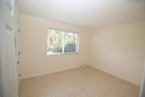 House in Lauderdale-by-the-Sea, Florida 3 bedrooms, 167.97 sq.m. № 2190993 - photo 22