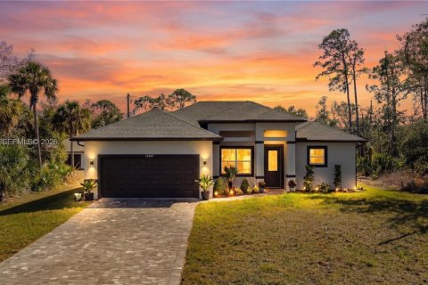 Дом в Порт-Шарлотт, Флорида 4 спальни, 157.47м2 № 2030692