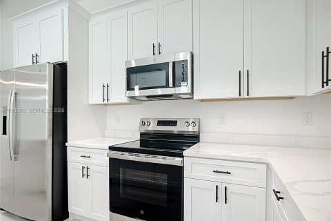 Купить виллу или дом в Порт-Шарлотт, Флорида 4 спальни, 157.47м2, № 2030692 - фото 10