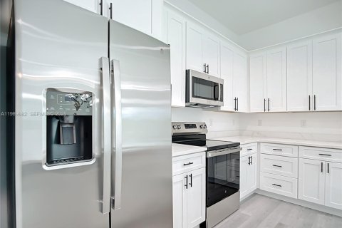 Купить виллу или дом в Порт-Шарлотт, Флорида 4 спальни, 157.47м2, № 2030692 - фото 8