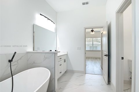 Купить виллу или дом в Порт-Шарлотт, Флорида 4 спальни, 157.47м2, № 2030692 - фото 26