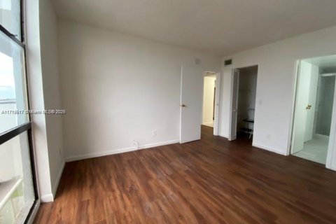 Condominio en alquiler en North Miami, Florida, 2 dormitorios, 83.61 m2 № 1936941 - foto 28