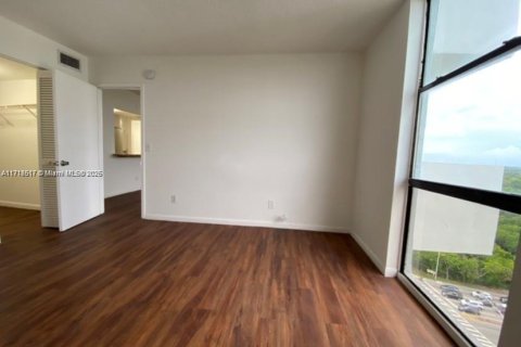 Condominio en alquiler en North Miami, Florida, 2 dormitorios, 83.61 m2 № 1936941 - foto 17