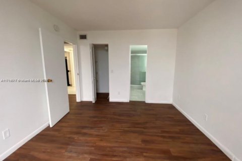 Condominio en alquiler en North Miami, Florida, 2 dormitorios, 83.61 m2 № 1936941 - foto 25