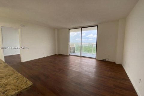 Condominio en alquiler en North Miami, Florida, 2 dormitorios, 83.61 m2 № 1936941 - foto 14