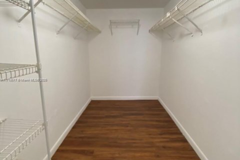 Condominio en alquiler en North Miami, Florida, 2 dormitorios, 83.61 m2 № 1936941 - foto 20