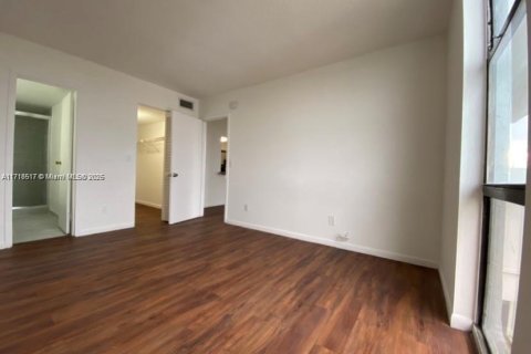 Condominio en alquiler en North Miami, Florida, 2 dormitorios, 83.61 m2 № 1936941 - foto 16
