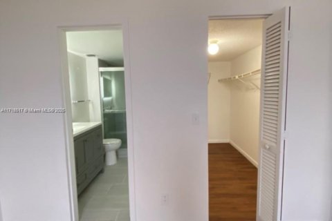 Condominio en alquiler en North Miami, Florida, 2 dormitorios, 83.61 m2 № 1936941 - foto 19