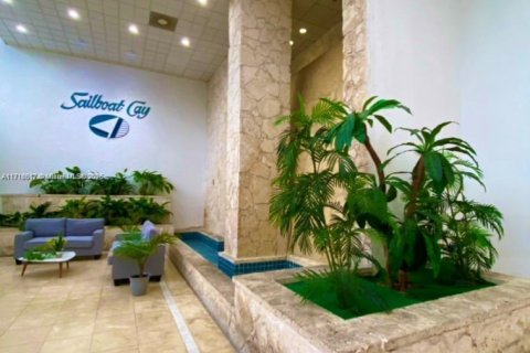 Condominio en alquiler en North Miami, Florida, 2 dormitorios, 83.61 m2 № 1936941 - foto 3