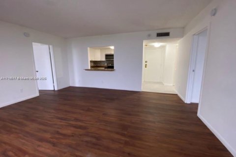 Condominio en alquiler en North Miami, Florida, 2 dormitorios, 83.61 m2 № 1936941 - foto 8