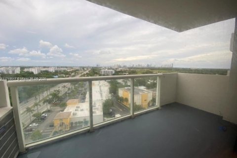 Condominio en alquiler en North Miami, Florida, 2 dormitorios, 83.61 m2 № 1936941 - foto 10