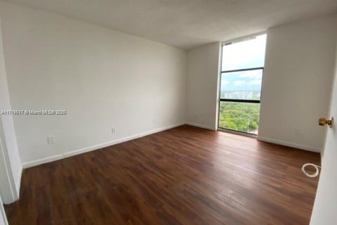 Condominio en alquiler en North Miami, Florida, 2 dormitorios, 83.61 m2 № 1936941 - foto 27