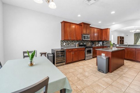 House in Gibsonton, Florida 3 bedrooms, 219.99 sq.m. № 2379652 - photo 3
